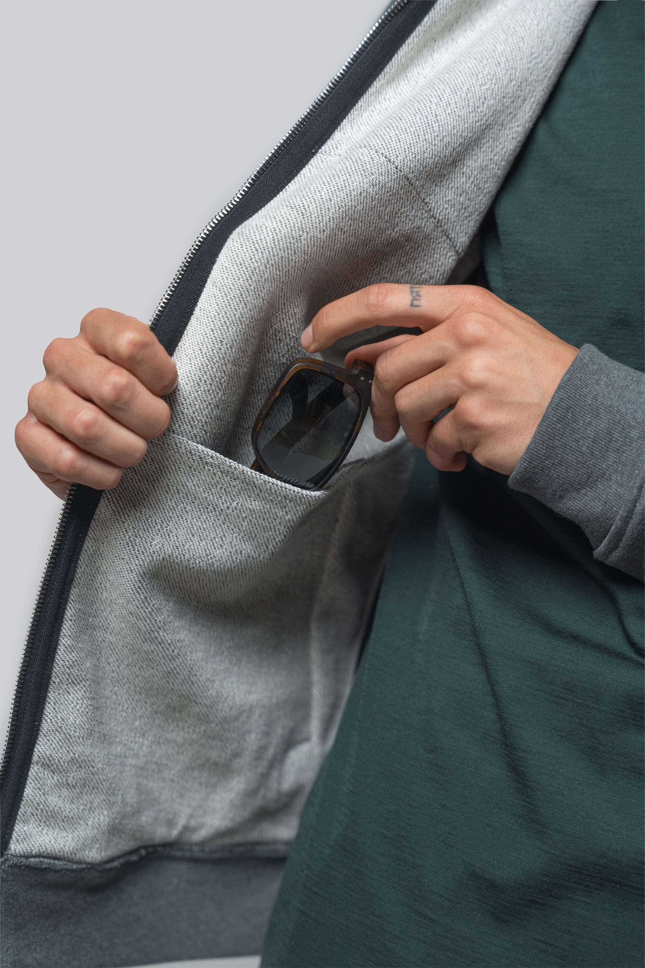 Ventile hooded travel jacket 360